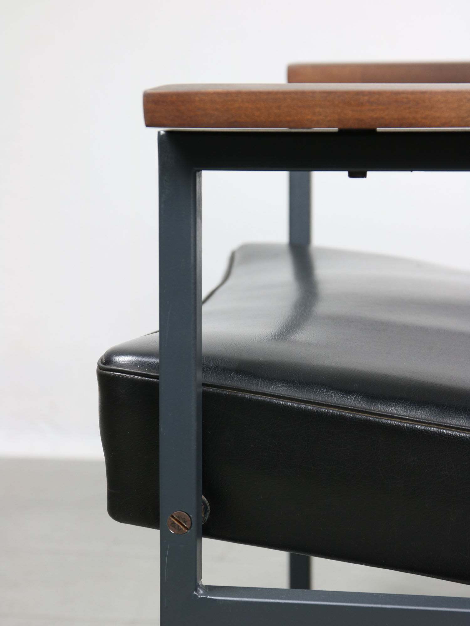 Fauteuil lounge vintage noir Bauhaus, années 70