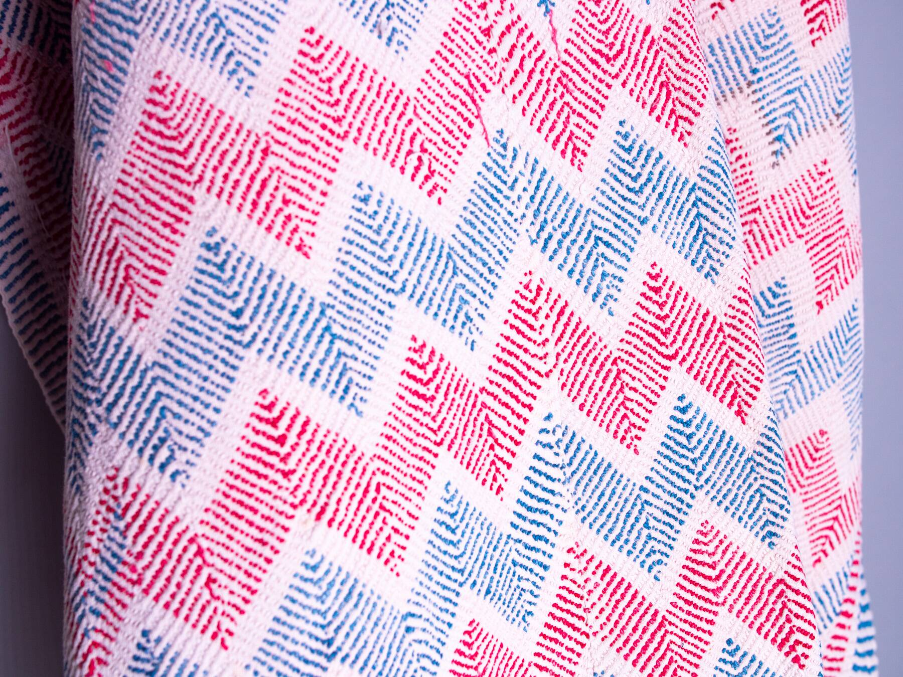 Vintage kantha "Bengal Chevron" bleu et rouge