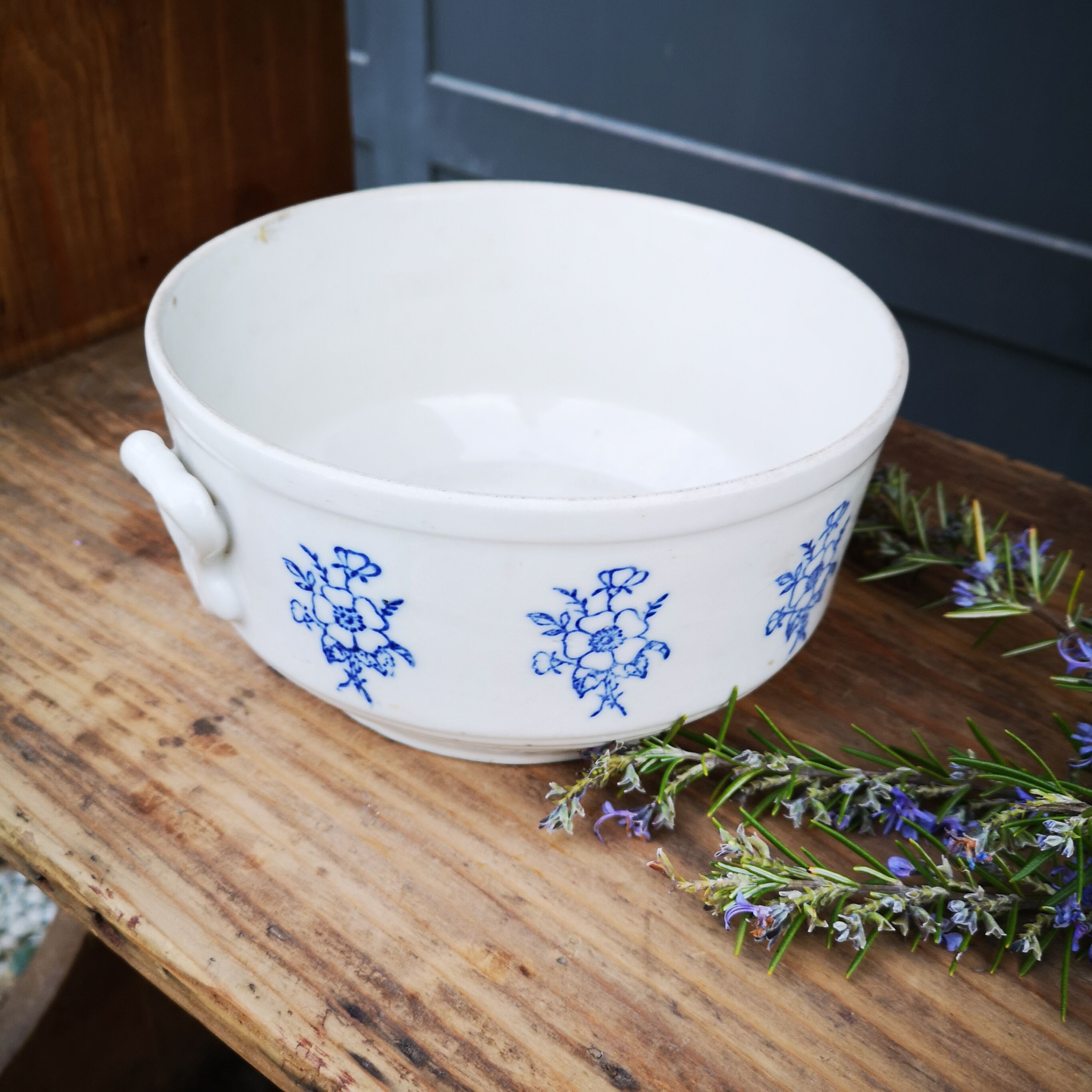 Ancuen flat in earthenware