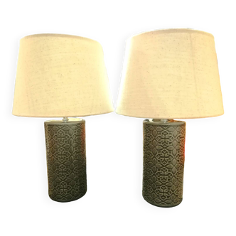 2 ceramic lamps with their lampshades