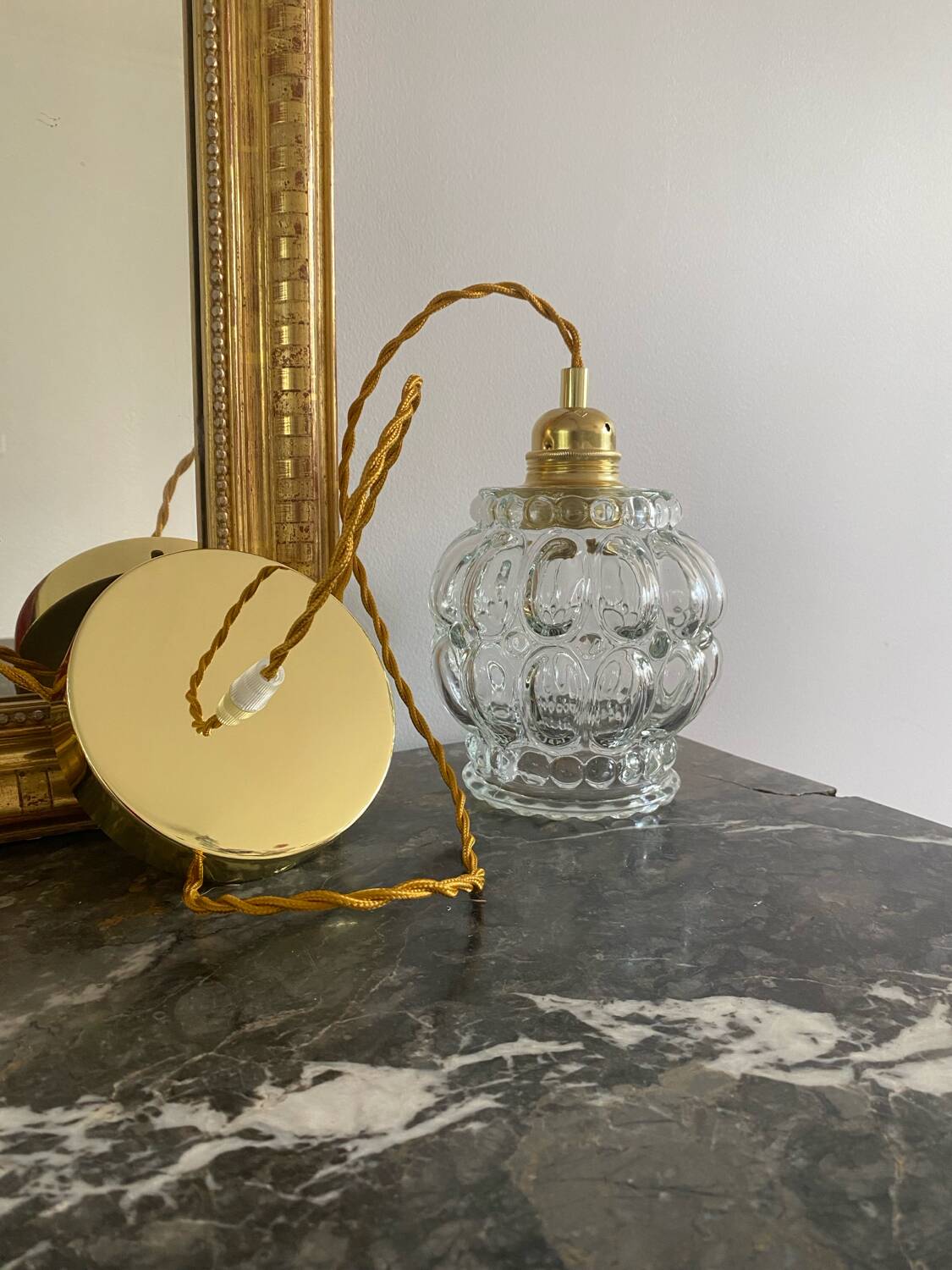 Suspension with vintage glass globe