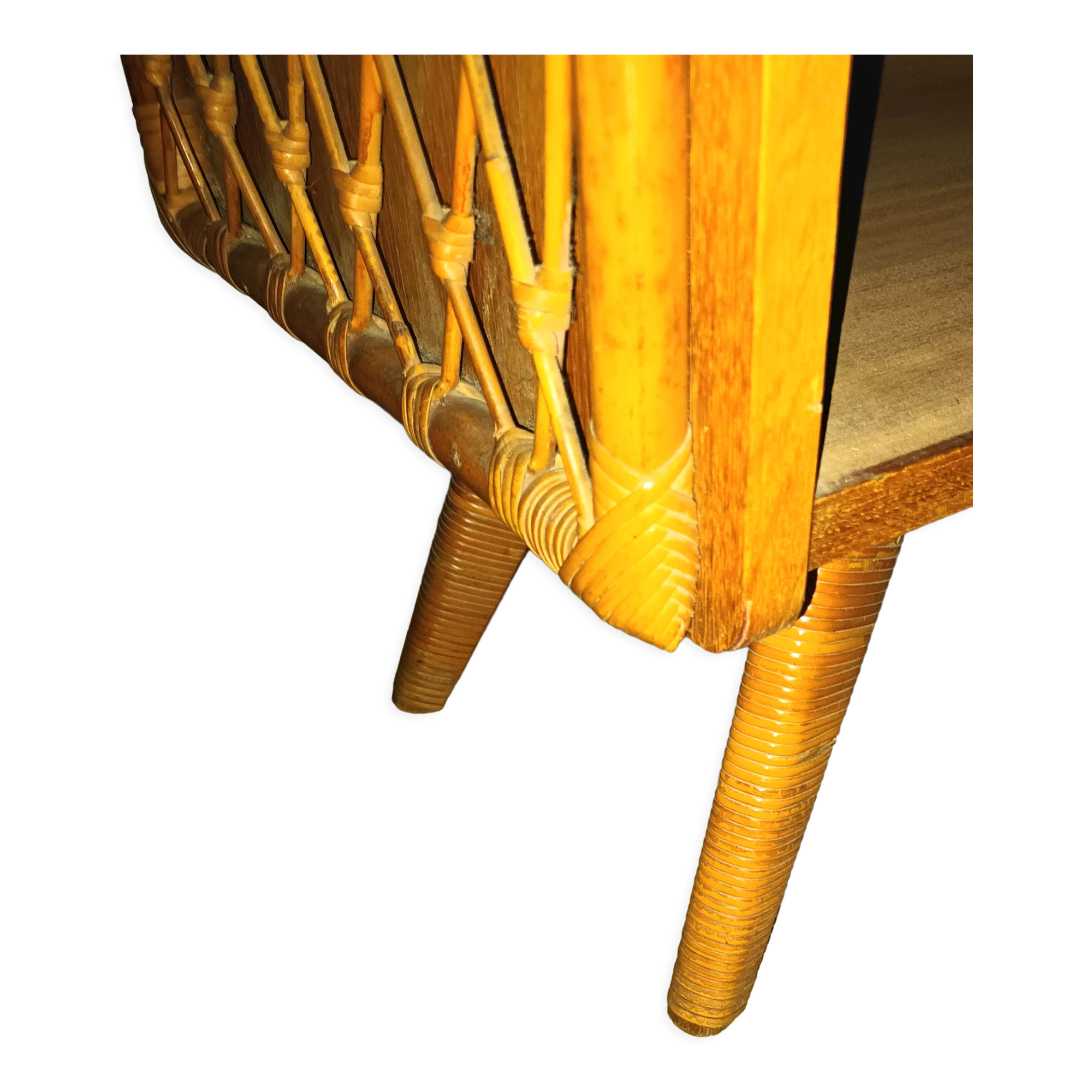 Bibus has 3 wooden and bamboo shelves from the 50s