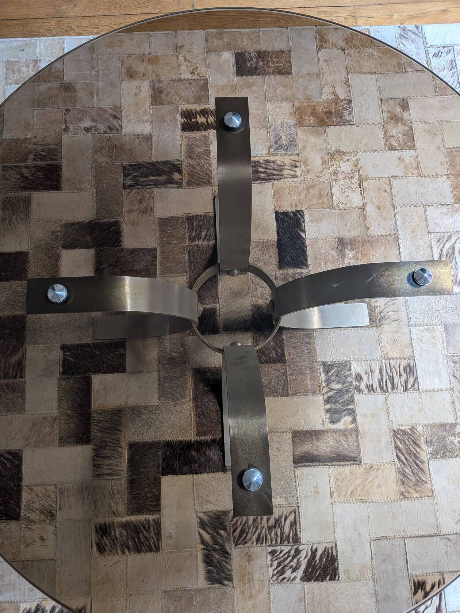 Vintage 70s round coffee table – Smoked glass top & brushed aluminium base