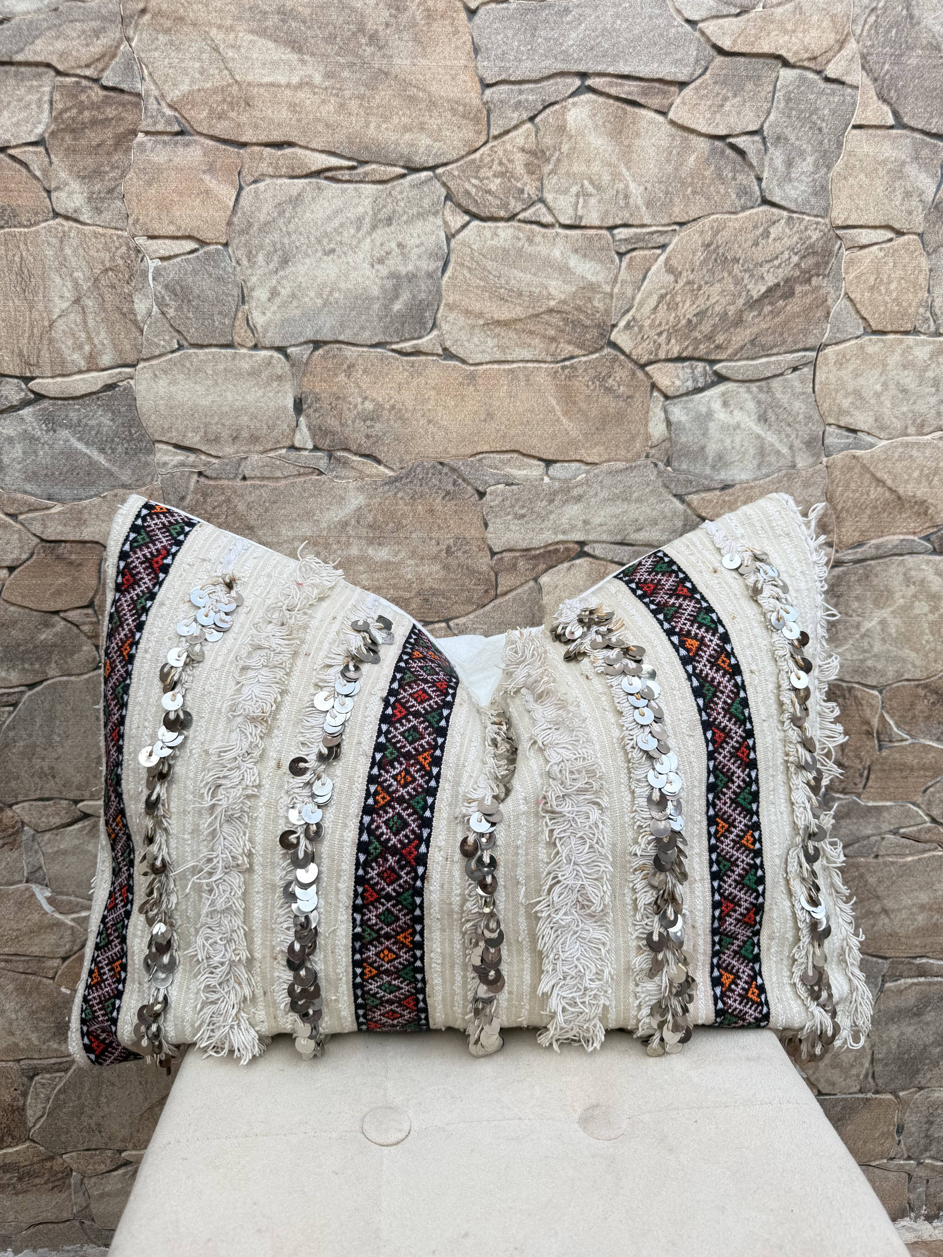 Housse de coussin Handira marocaine : Coussin berbère à sequins (60x40cm)