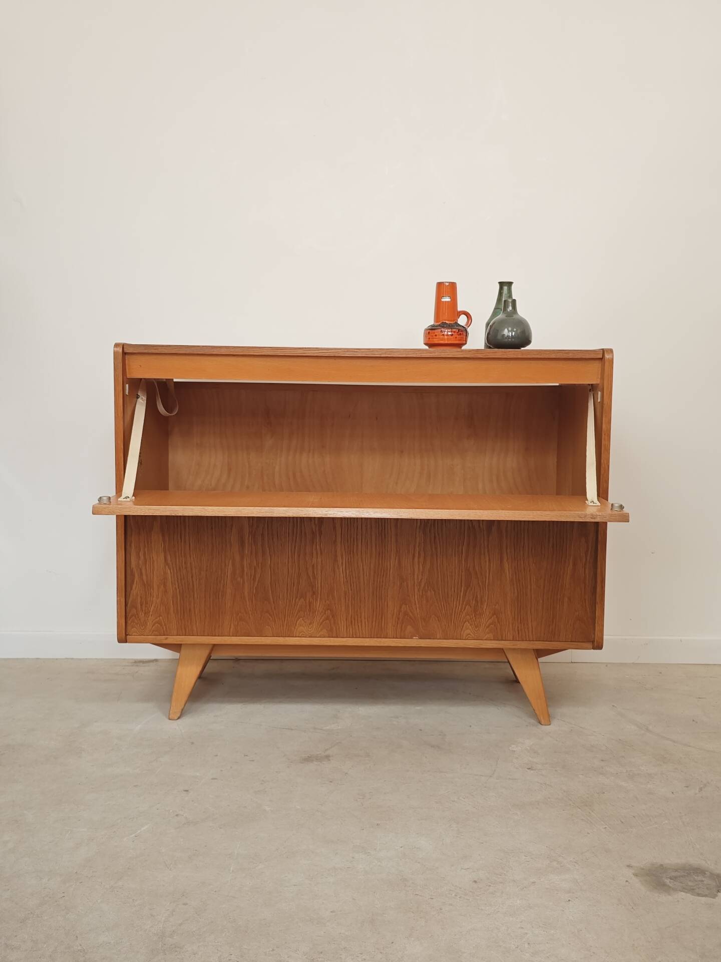 Coffre rangement / mini bar U459 par Jiri
Jiroutek pour Interier Praha
