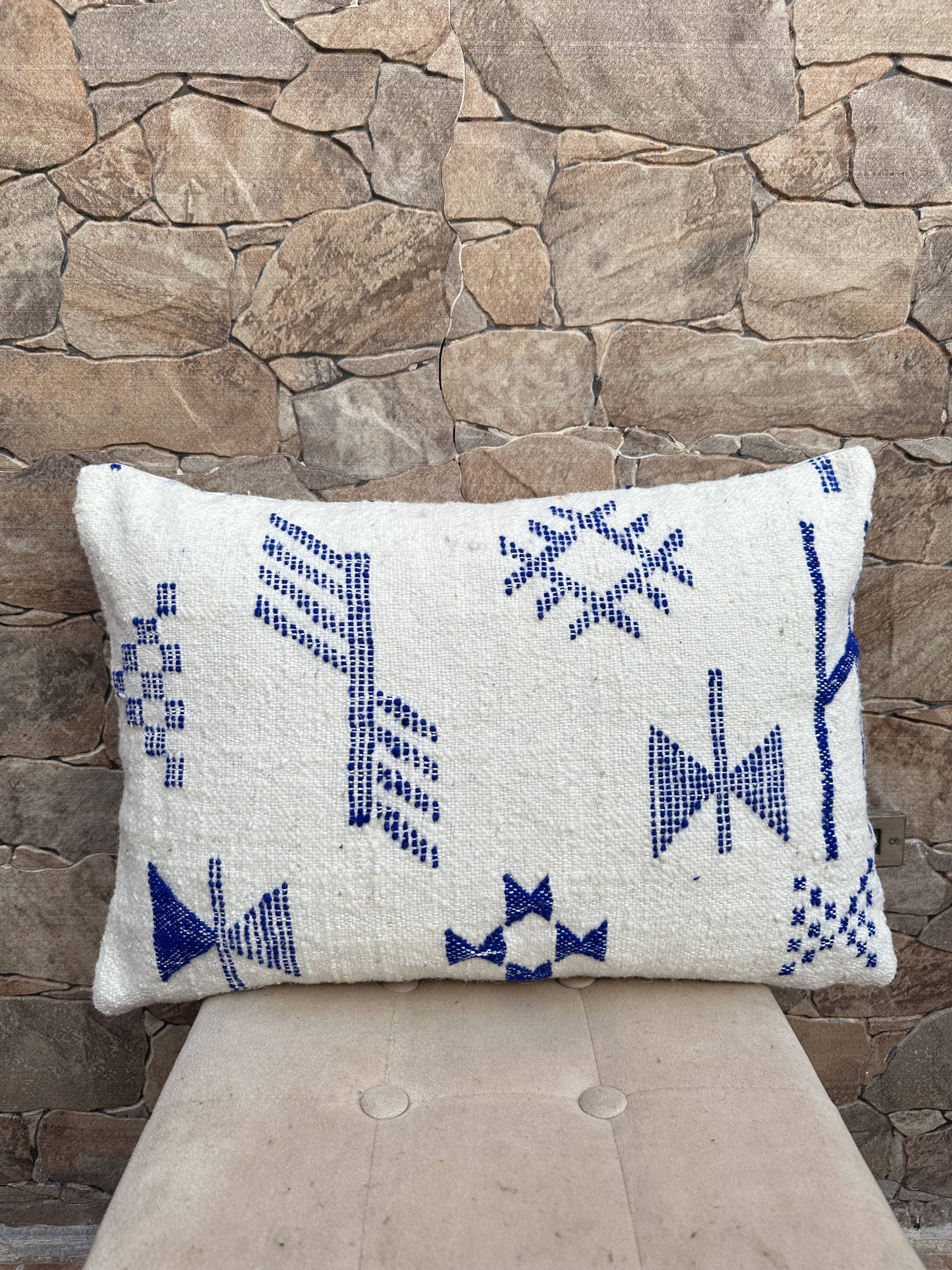 Handmade cushion cover in Berber wool: Moroccan Kilim cushion