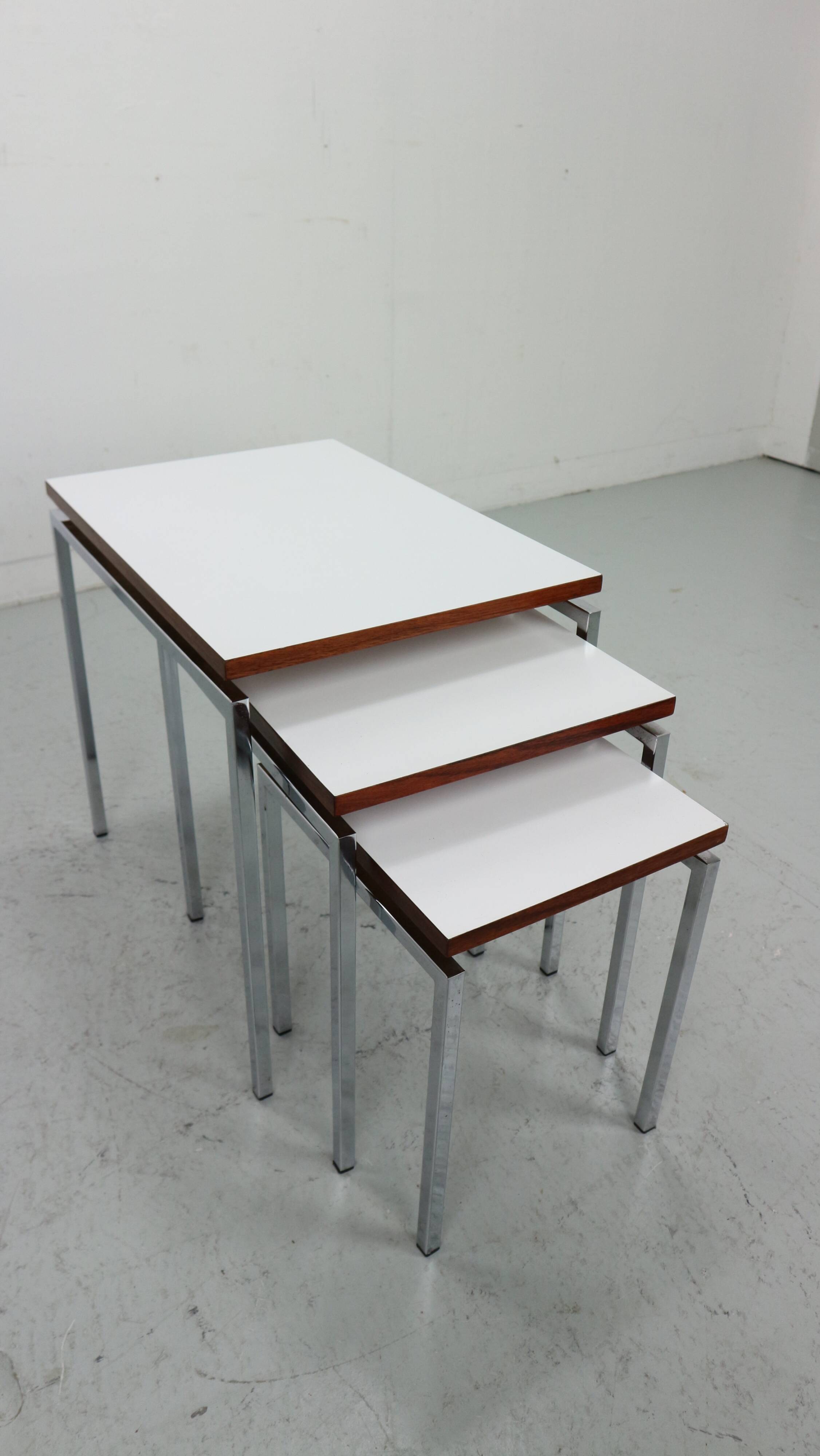 White Nesting Table Set with chrome frame and wood detail, 1970s