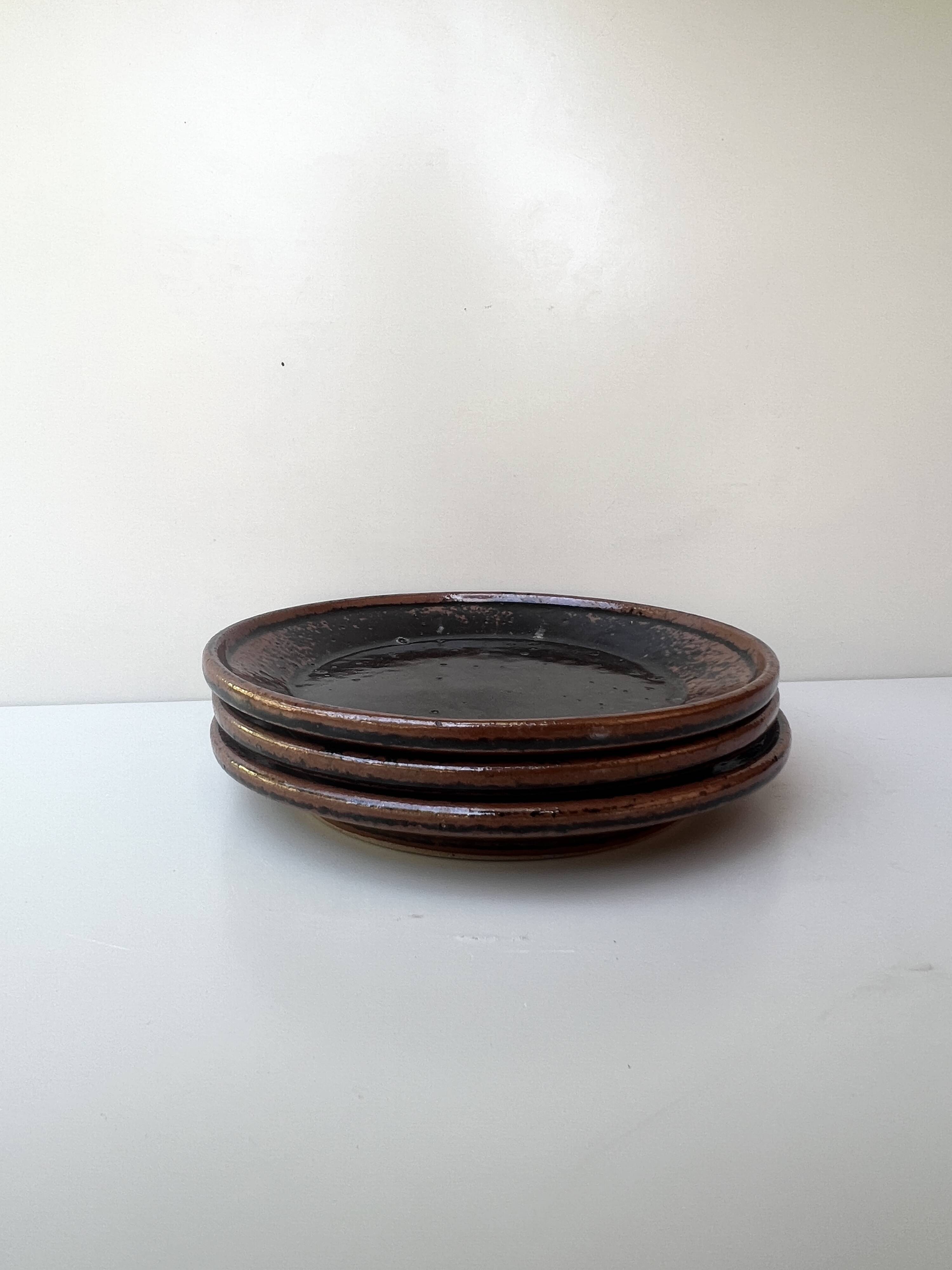 Set of 3 Keraluc dessert/brunch plates in turned stoneware, France 1970.