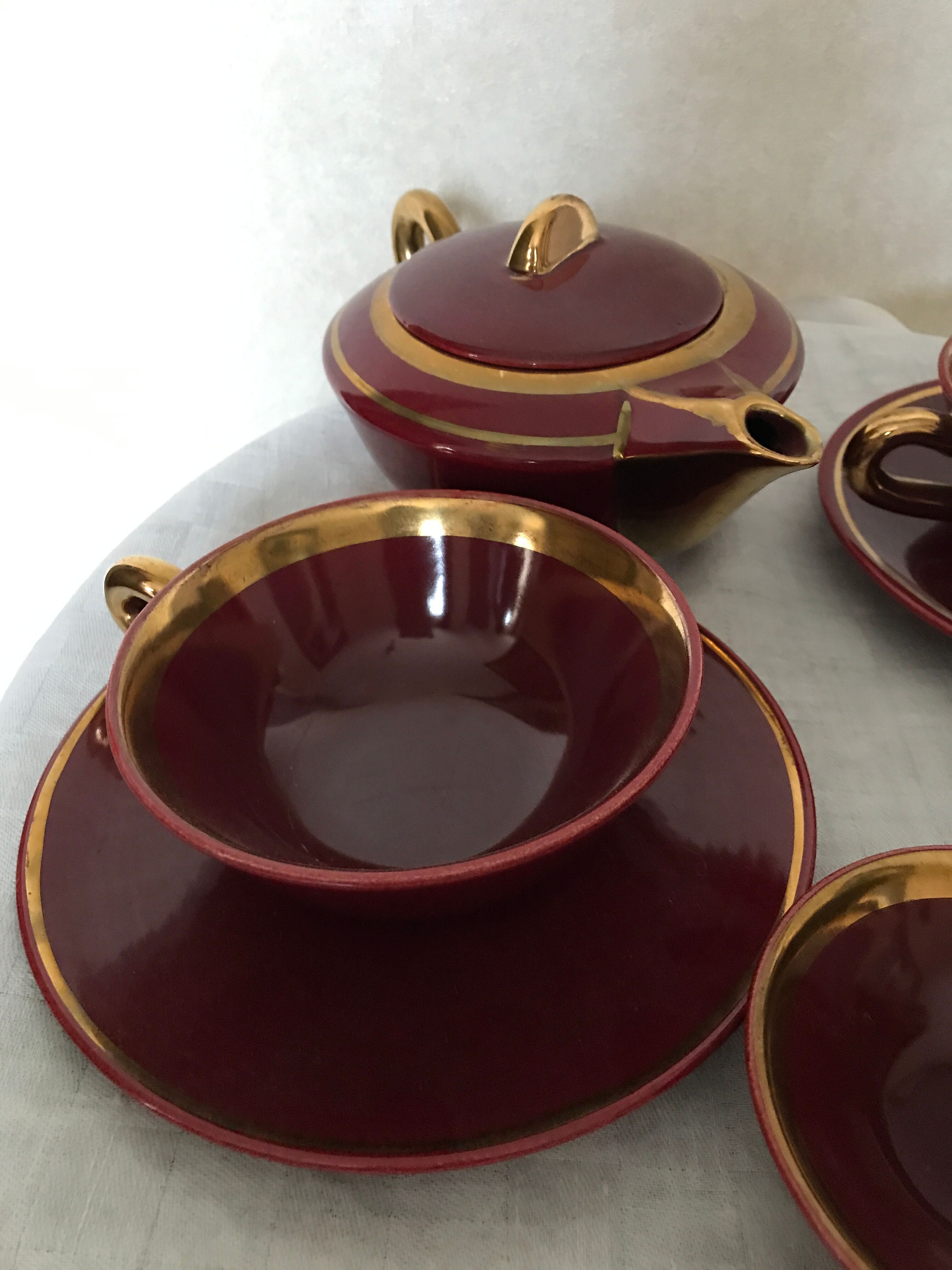 Art Deco head-to-head