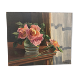 Table bouquet of roses in front of the window