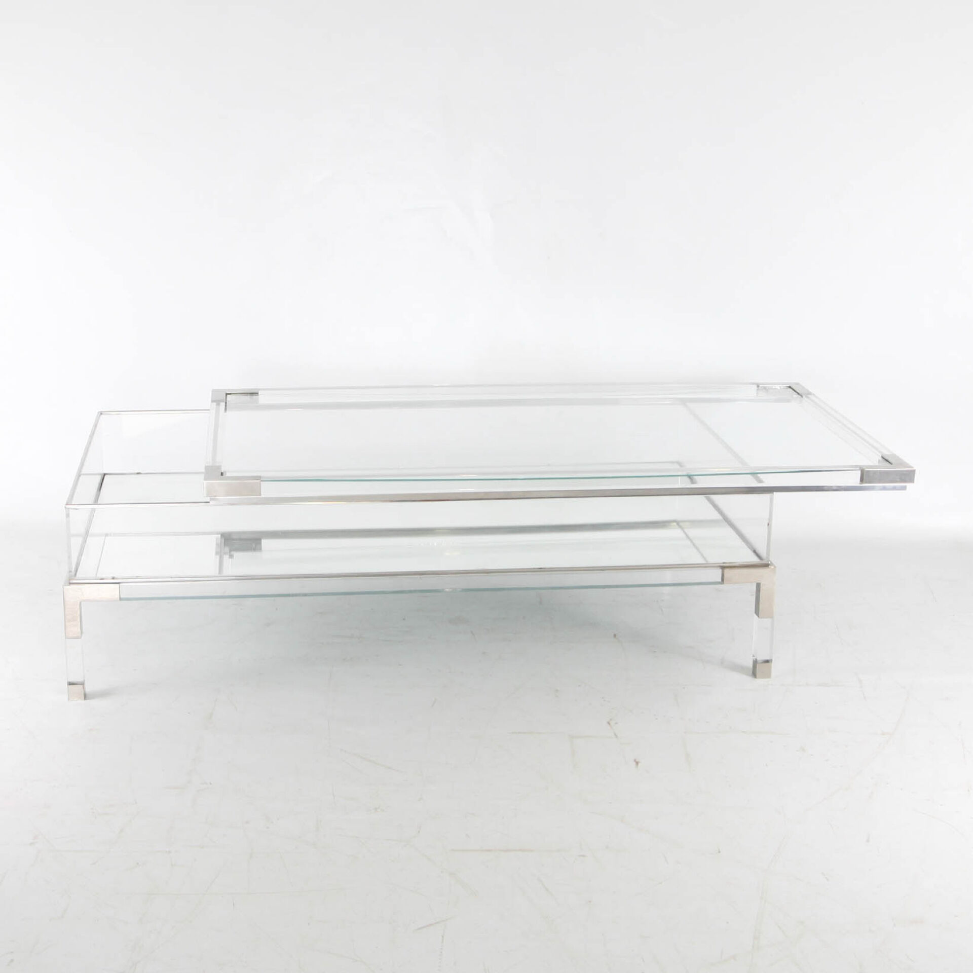Sliding coffee table