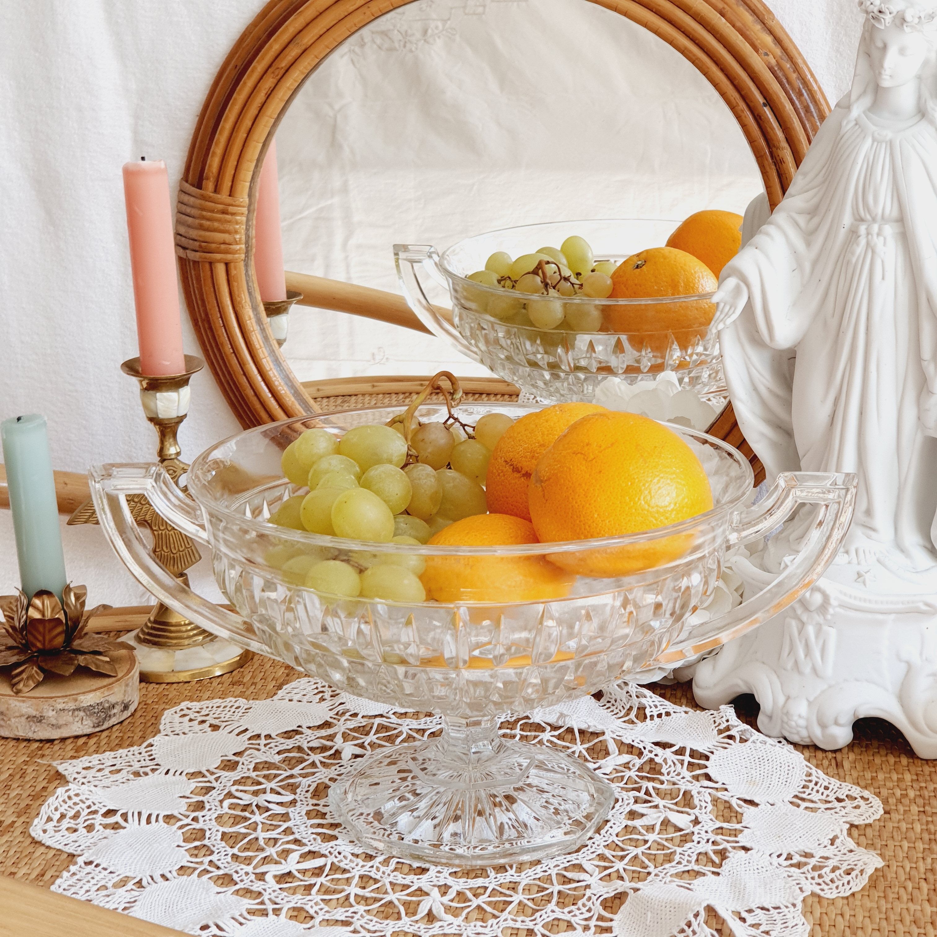 Hollow dish on piedouche with 2 glass handles