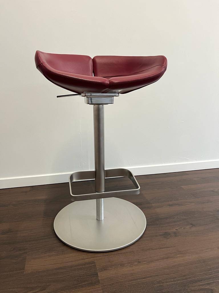Wagner W Club stool