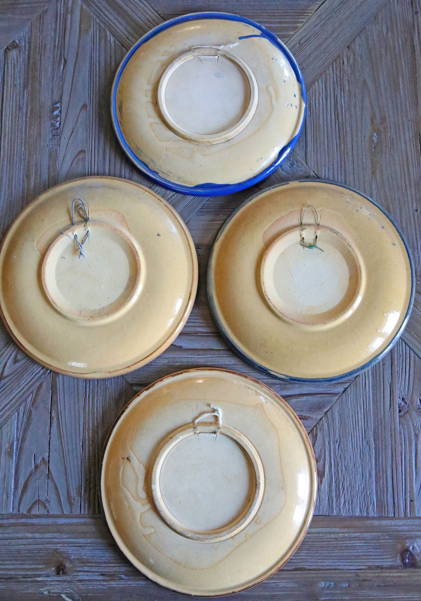 Set of 4 old and artisanal Savoyard plates
