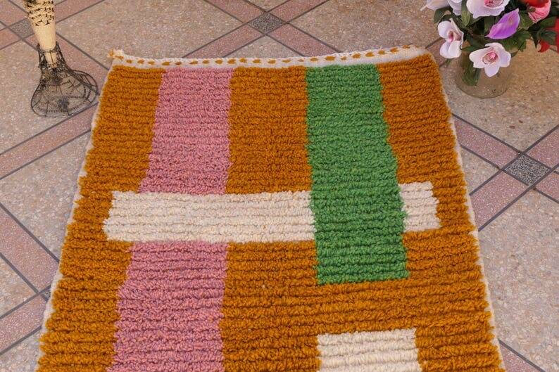 Traditional handmade Berber rug, size 150 x 250 cm