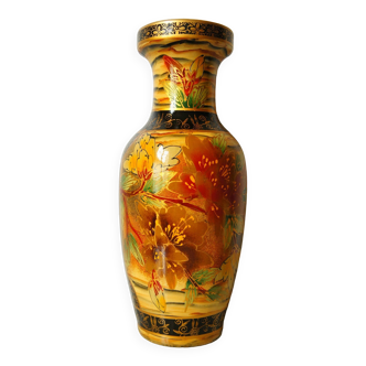 Large Chinese-inspired ceramic vase enhanced with gold