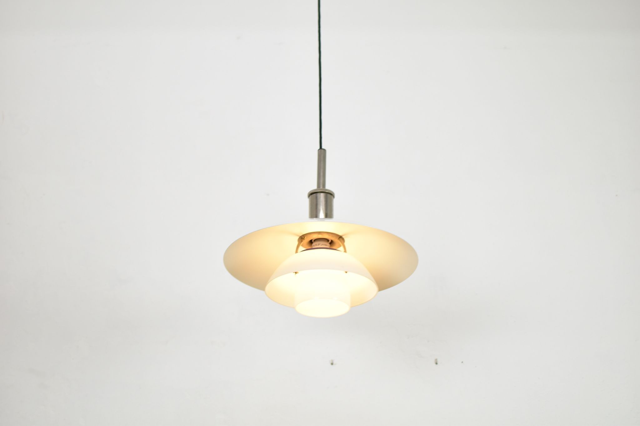Suspension 41/2-4 de Poul Henningsen pour Louis Poulsen, Danemark 1940