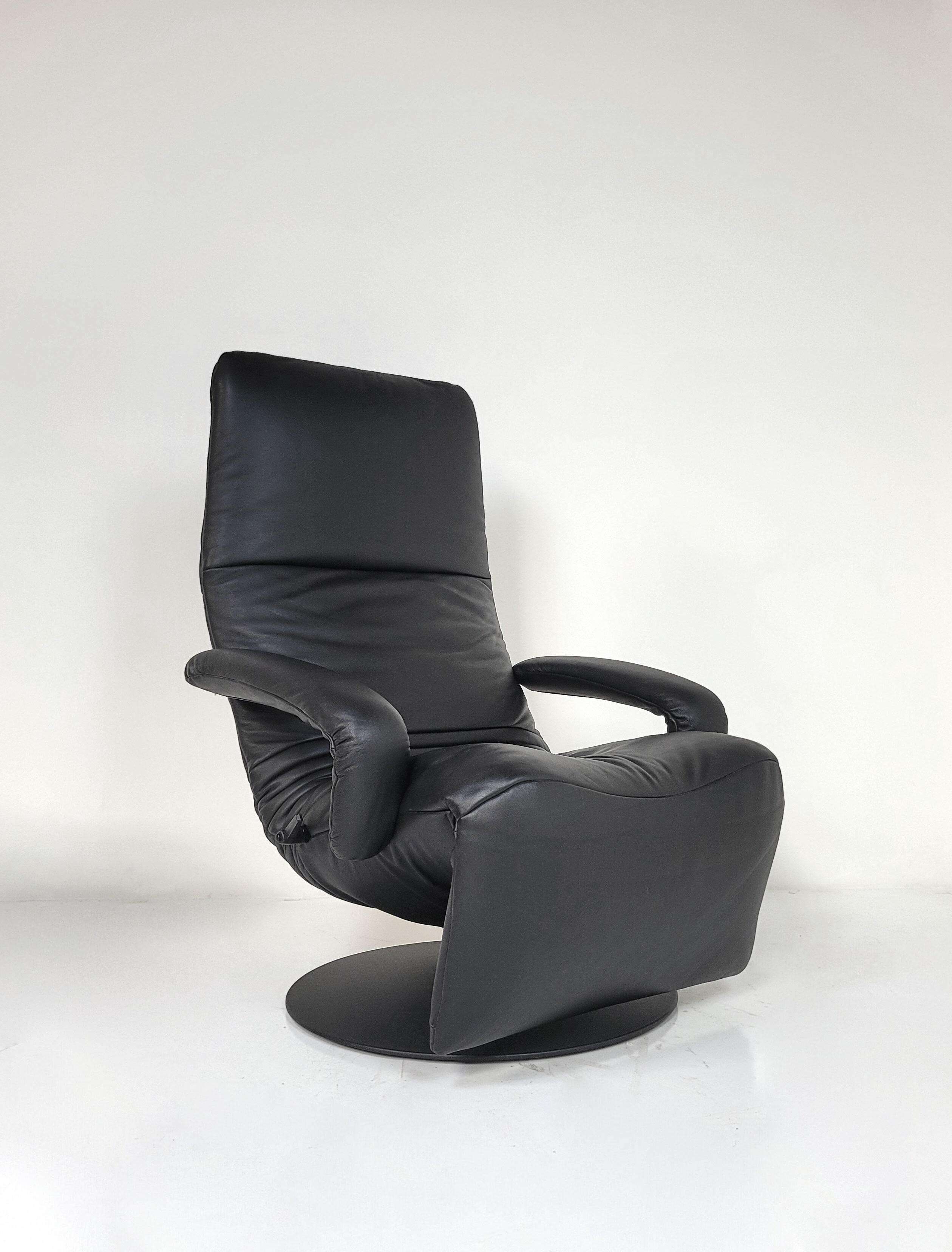 Jori Yoga Relax armchair in black leather