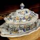 Soupière sur son plat en faïence de Desvres décor Rouen par Géo Martel