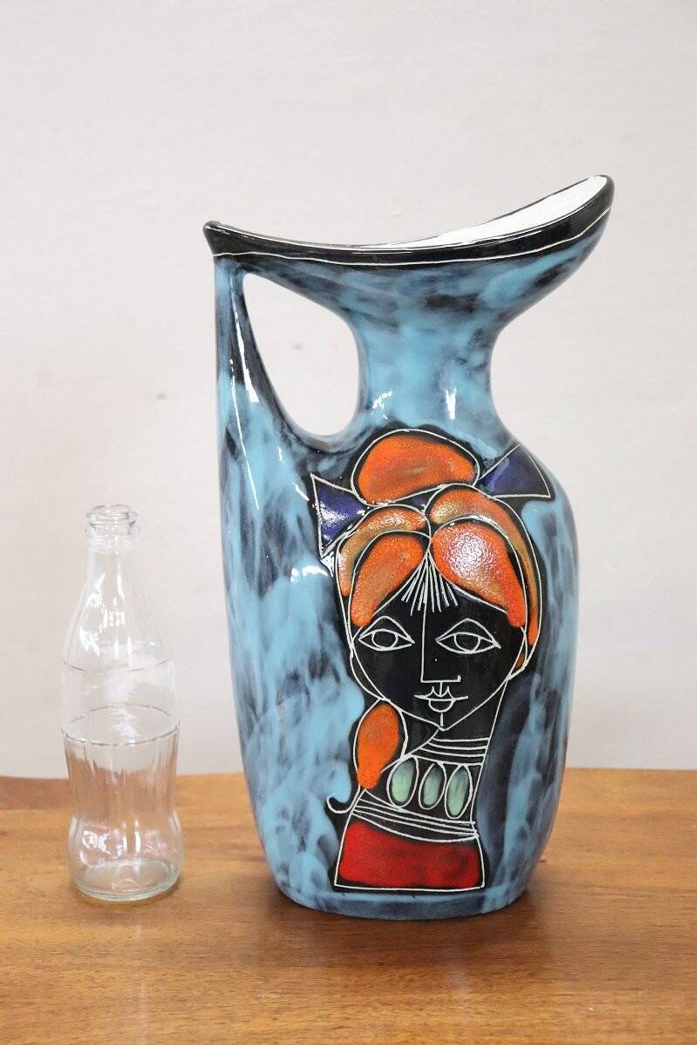 Vase en céramique décoré d'un visage féminin, années 1960