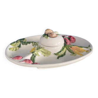 Aperitif vegetable dish with slip compartments