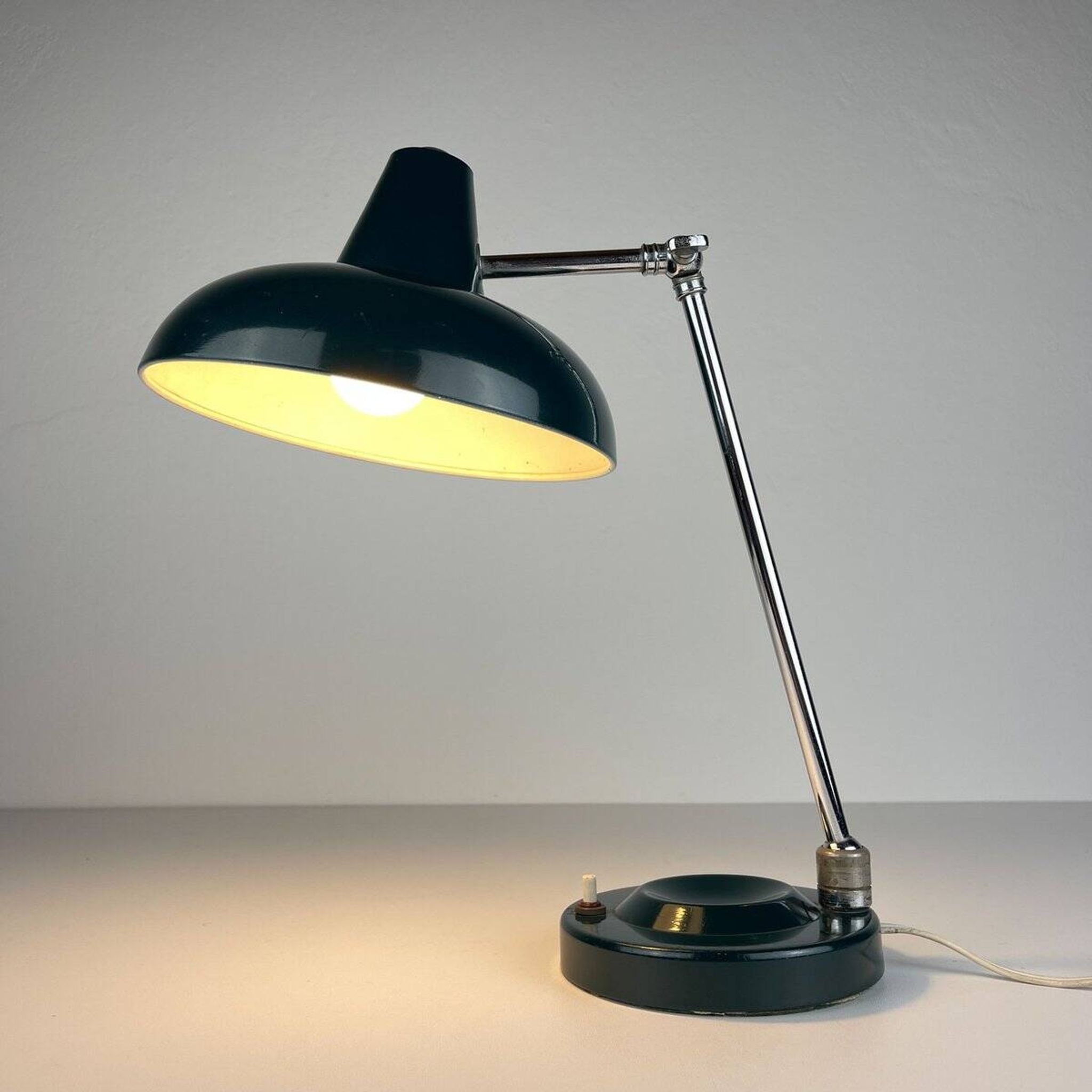 Green metal industrial desk lamp, Italy, 1960s