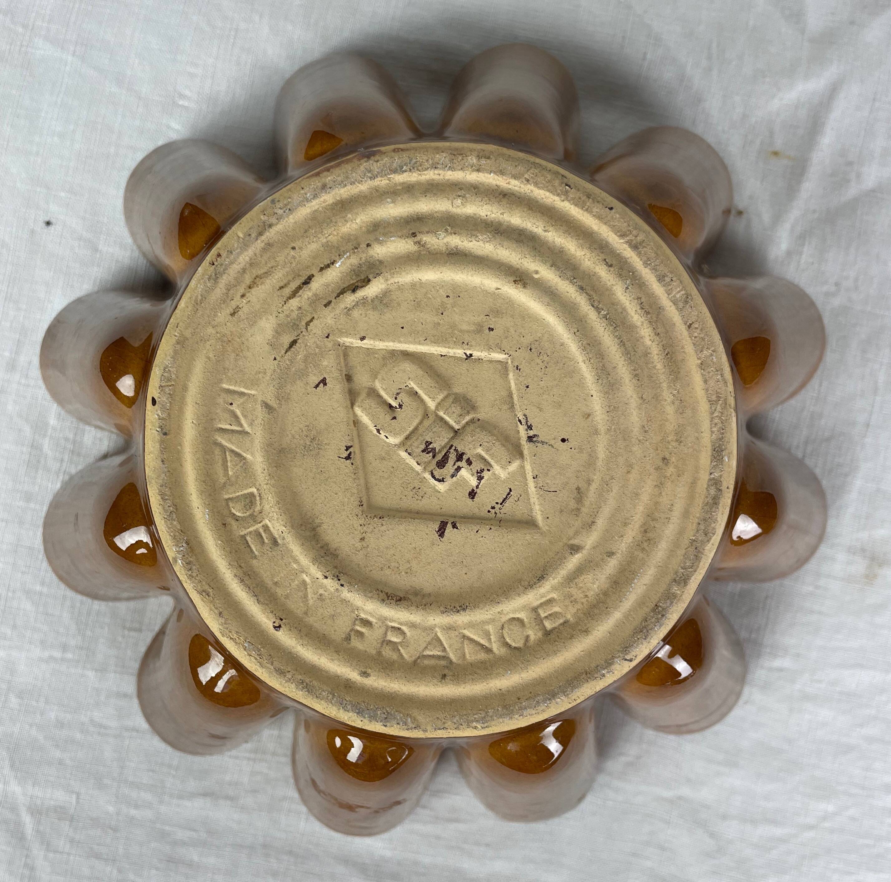 Ocher ceramic cake dish