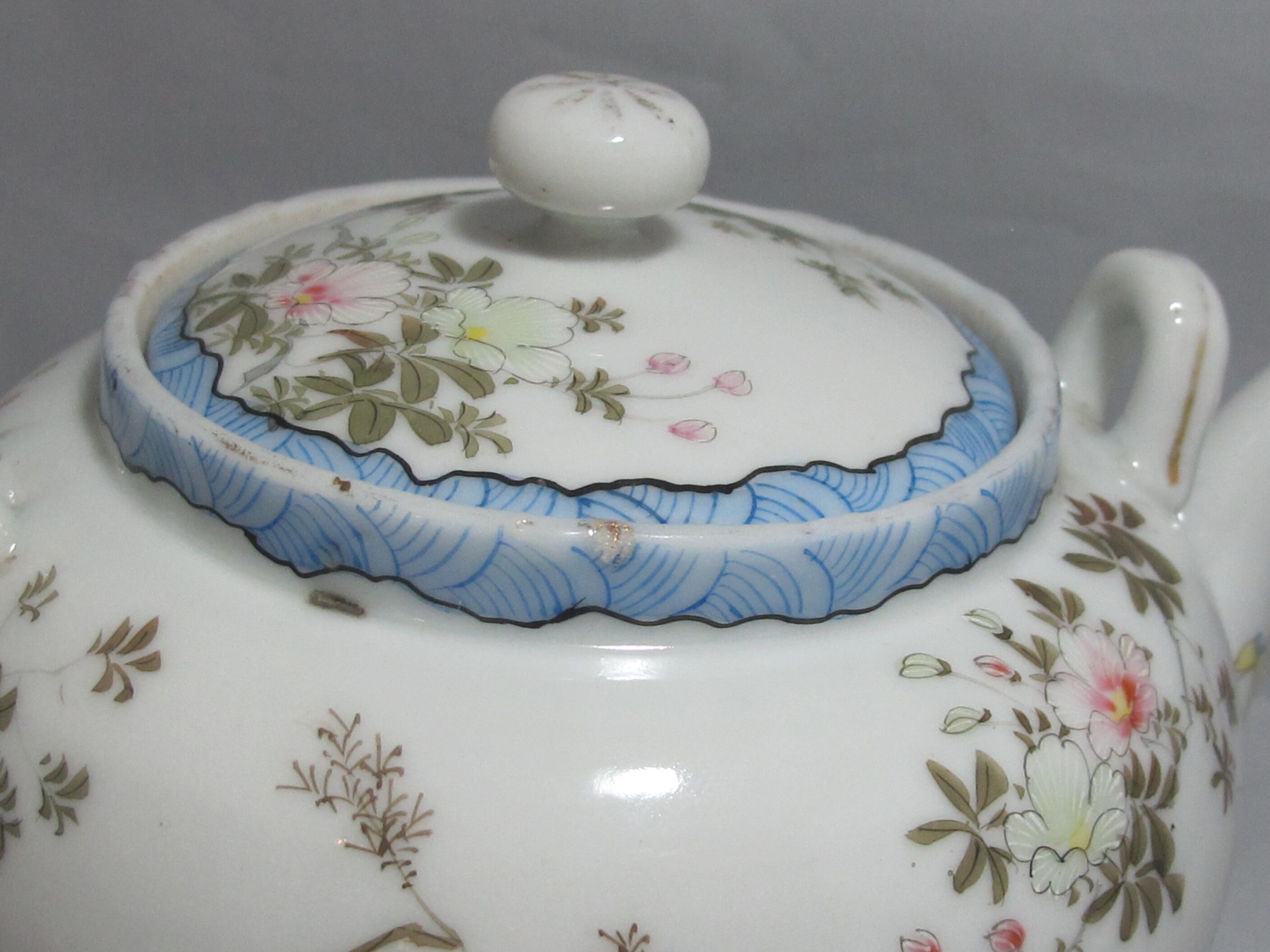 Former Asian Japanese teapot