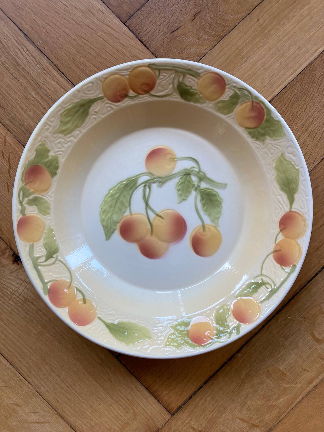 Hollow fruit barbotine Saint Clément dish