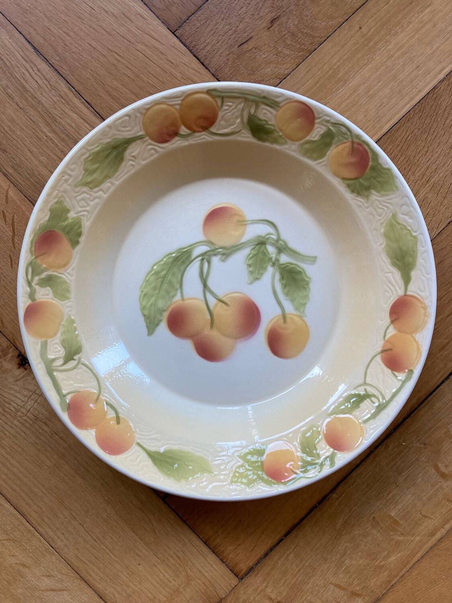 Plat creux fruit barbotine saint clément