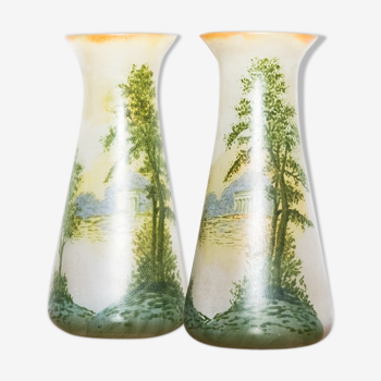 Paire de vases en verre émaillés début XXème