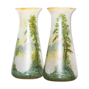 Paire de vases en verre émaillés