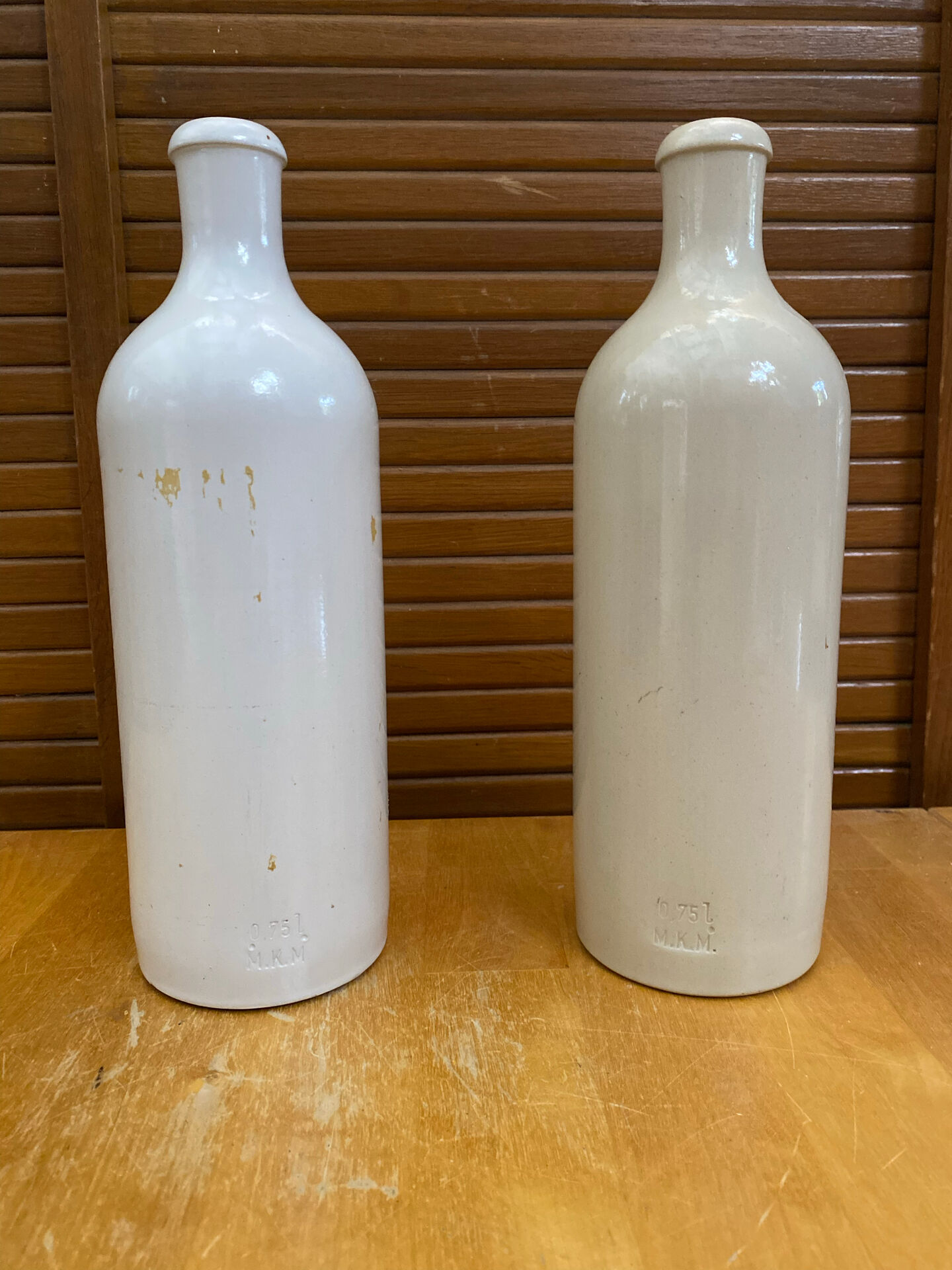 Paire ancienne bouteille mkm grès émaillé beige + blanc cuisine vintag