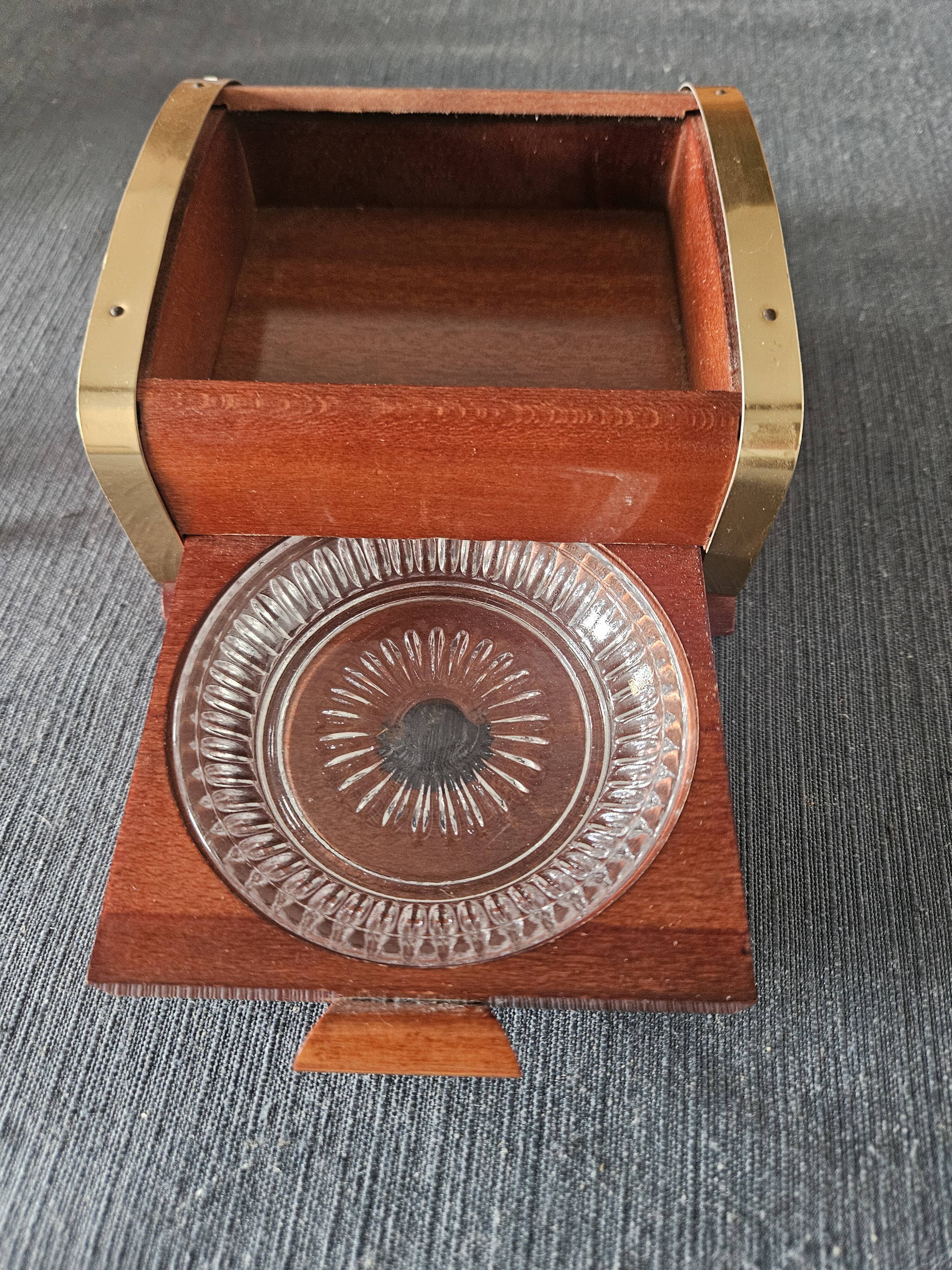 Vintage cigarette box 1950 - Wood and brass cabinetry - Internal ashtray
