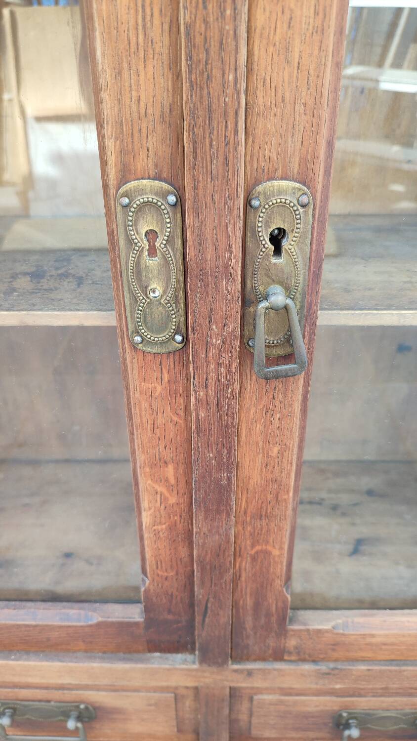 Petite armoire vitrée en chêne