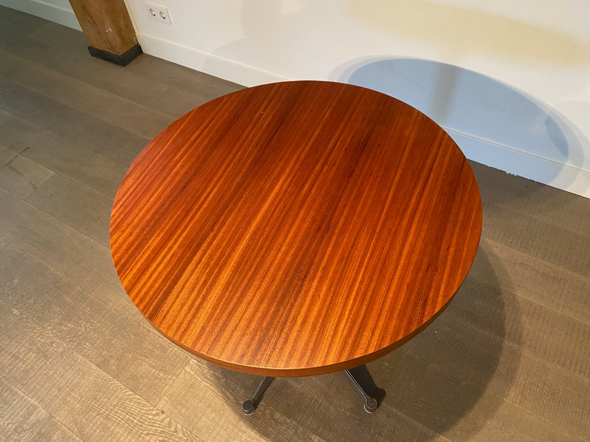 Early Round Dining teak table By Ray and Charles Eames for Herman Miller, 1950s