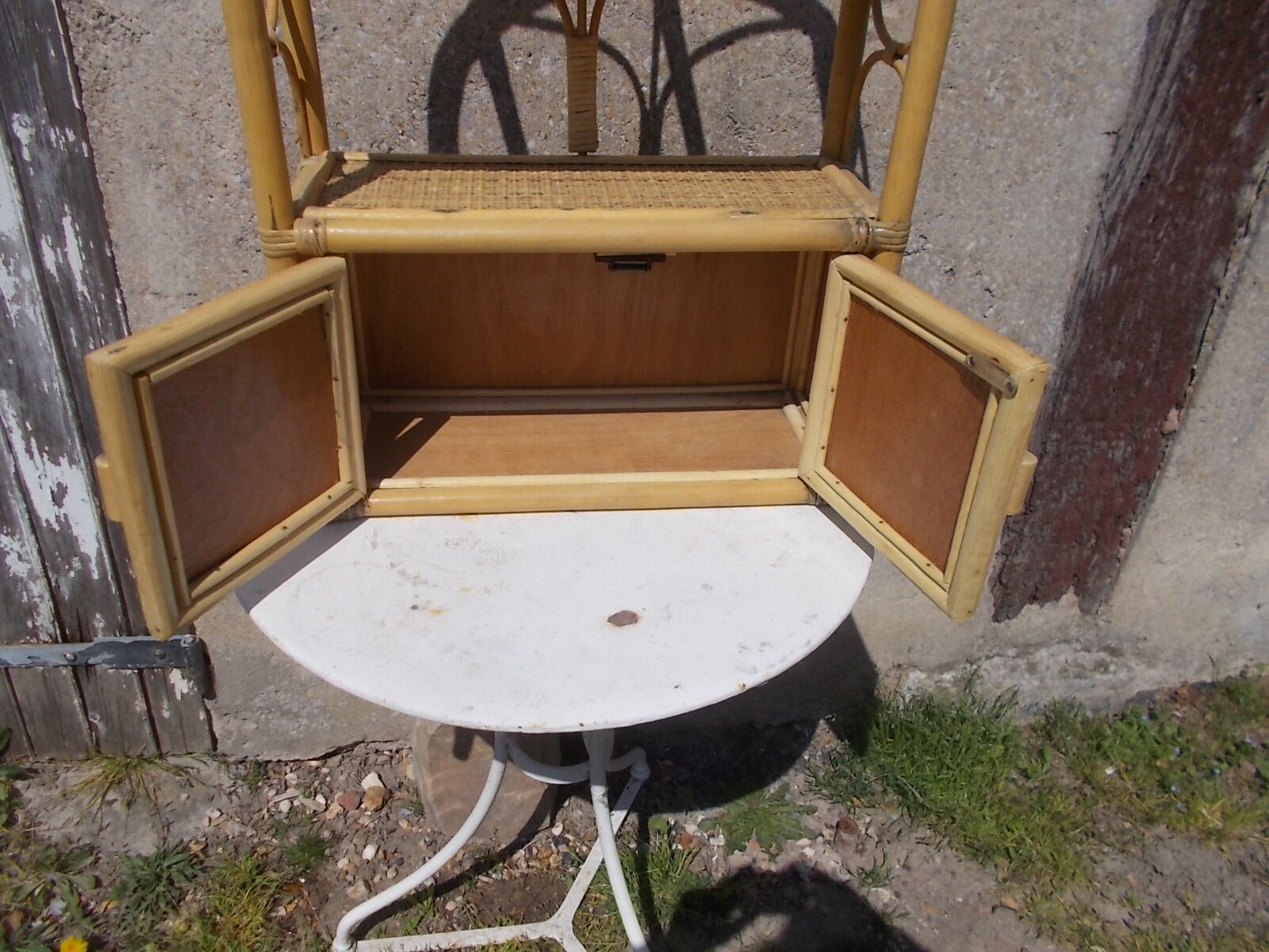 Wall or standing rattan shelf