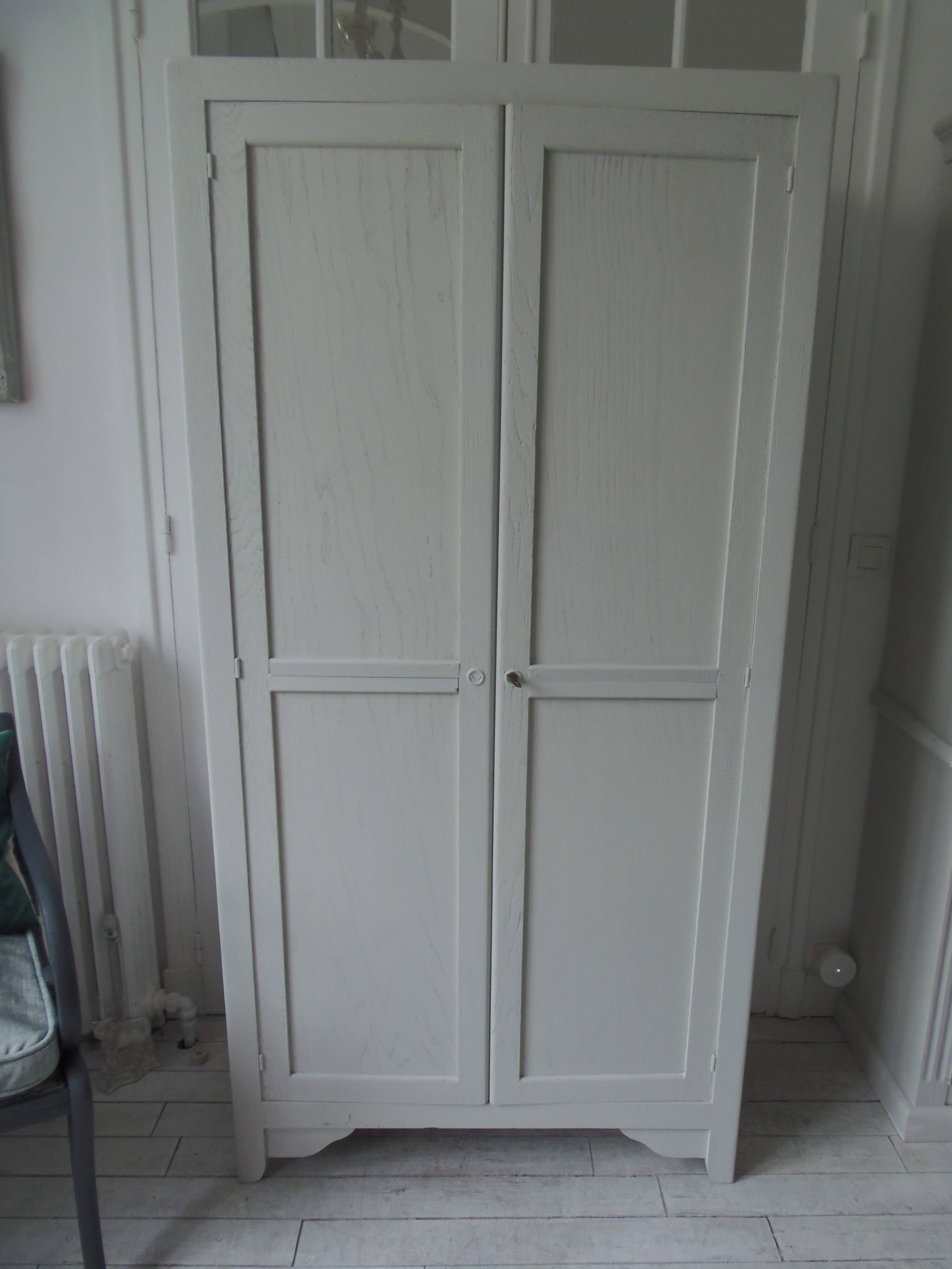 Vintage Parisian wardrobe re-enchanted in pearl gray.