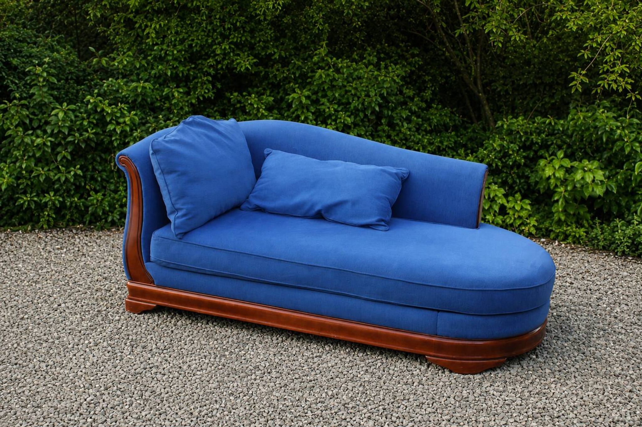 Large vintage cobalt blue chaise longue in fabric and wood – long chair 190
