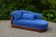 Grande méridienne vintage bleu cobalt en tissu et bois – chaise longue 190