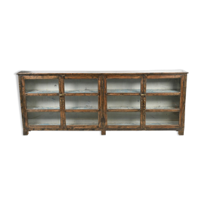 vitrine à étagères