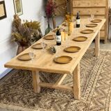Solid oak farmhouse table with 2 central extensions