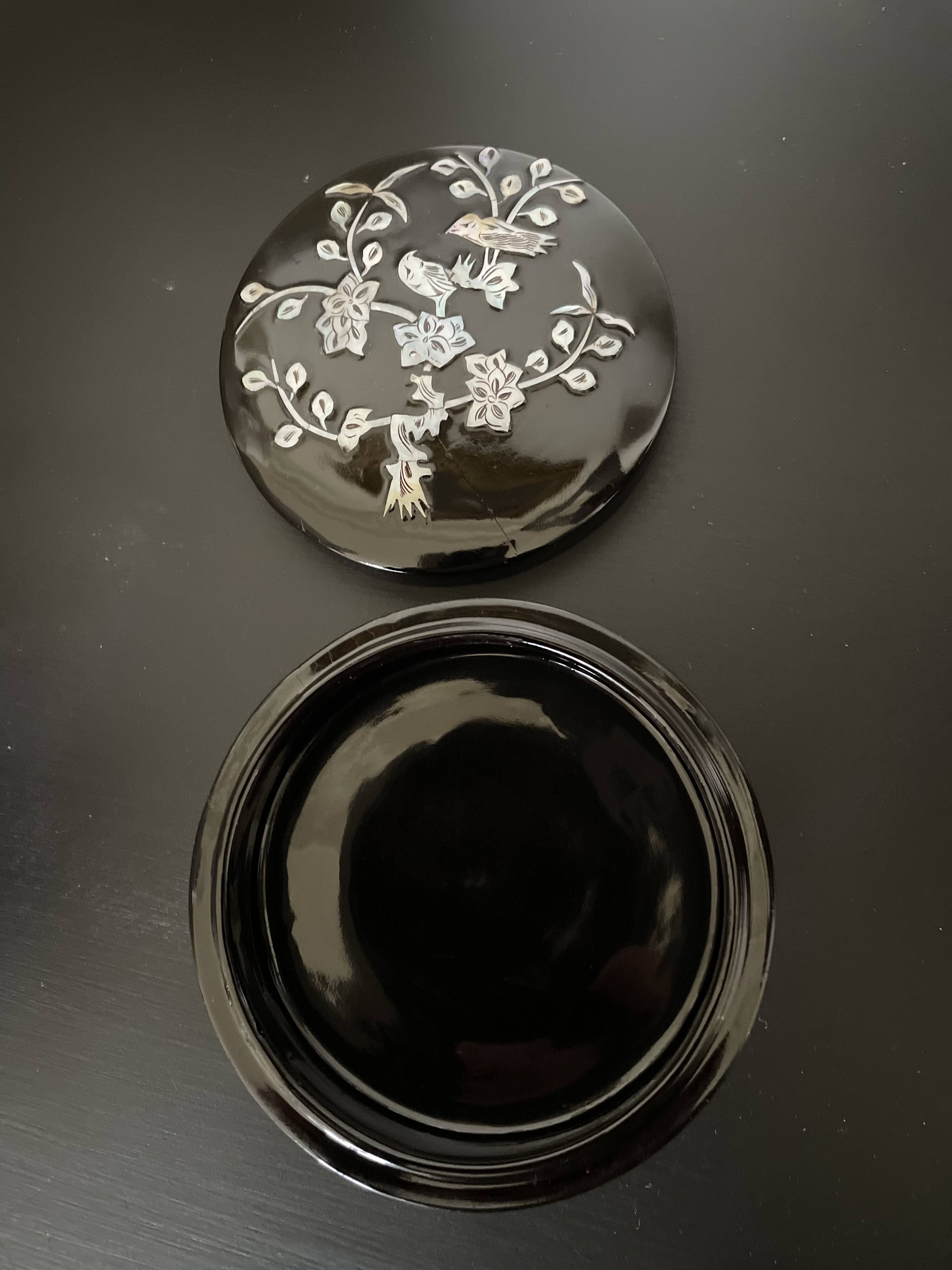 Japanese lacquer and mother-of-pearl jewelry box