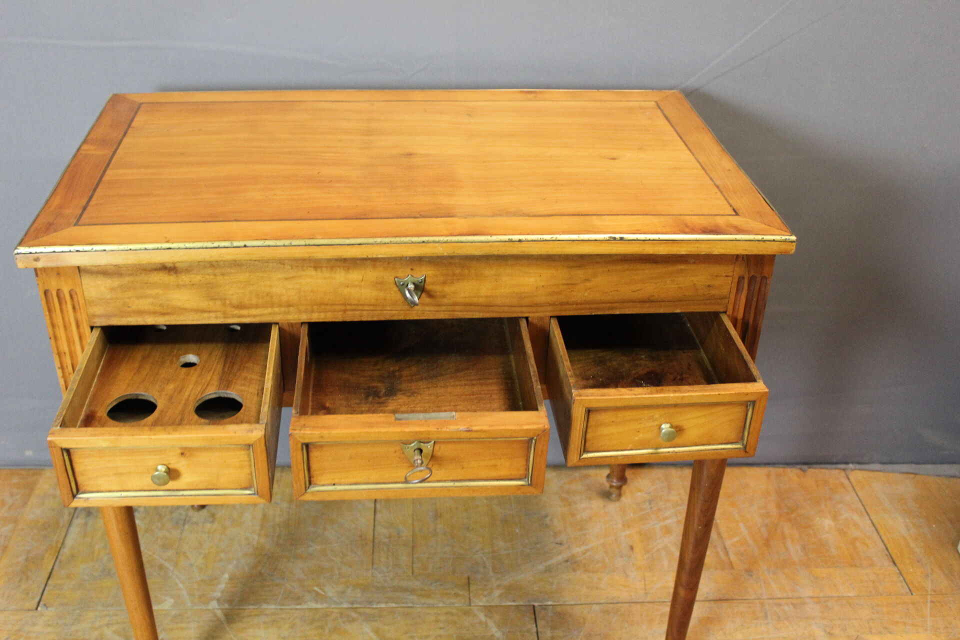 Coiffeuse d'homme en Merisier  , époque Directoire