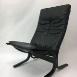 Mid-Century design black leather lounge chair by Ingmar Relling for Westnof
