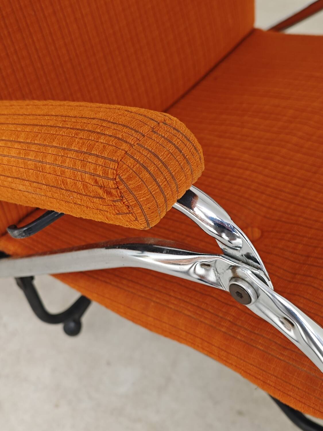 Indoor deckchair, Lama 70's orange deck chair