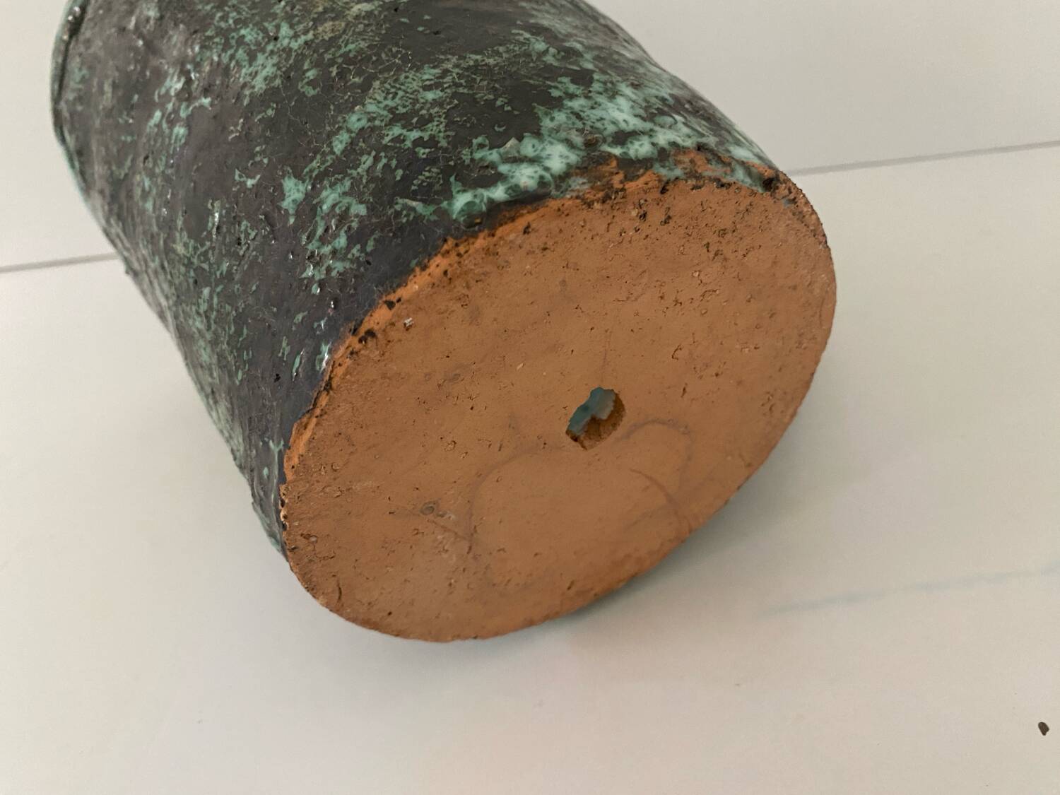 Large vintage turquoise ceramic pot from the 60s. Perfect condition. Dimensions: 20 cm high x 17 l.