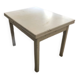 Extendable kitchen table