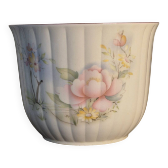 Porcelain cache pot