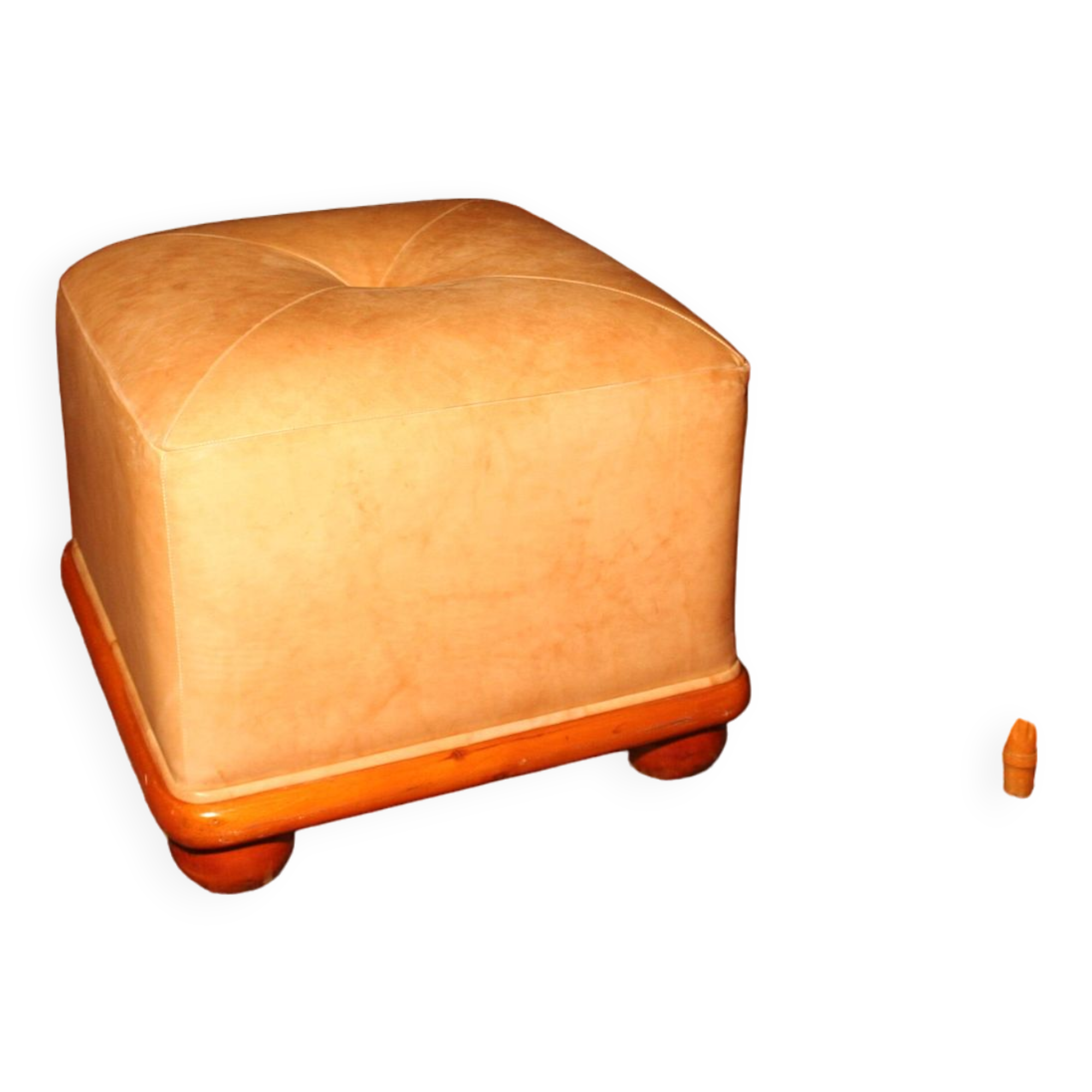Cube pouf in light brown leather